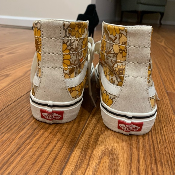 Flower vans - Picture 3 of 4